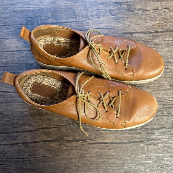 **BORN* Women's Tie-Up Casual Sneaker Size 8.5 - Picture 1 of 8